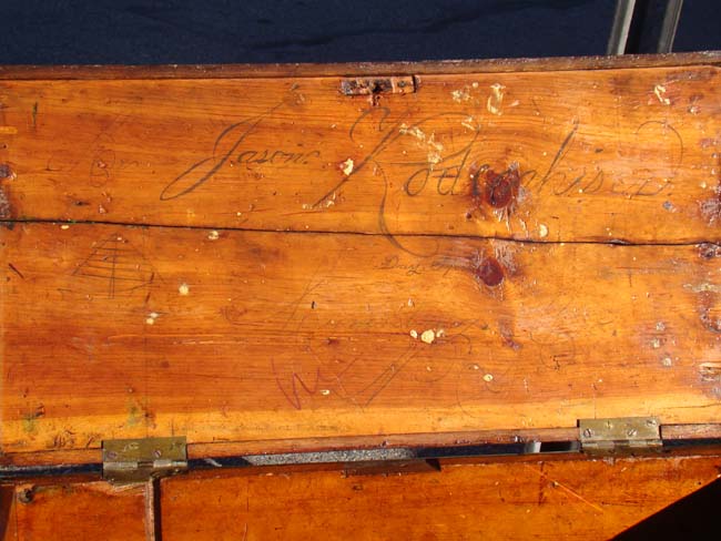 A 19th century painted seaman's chest with original sailor-made beckets and shaped cleats circa 1880 — image 4